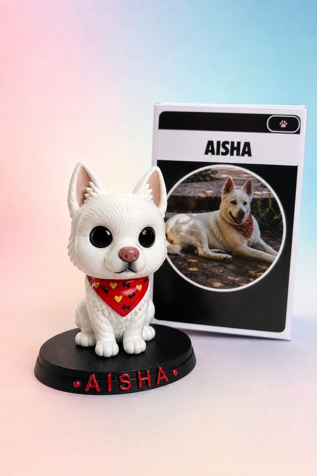 Funko PET da cachorra Aisha branca com bandana ao lado da caixa